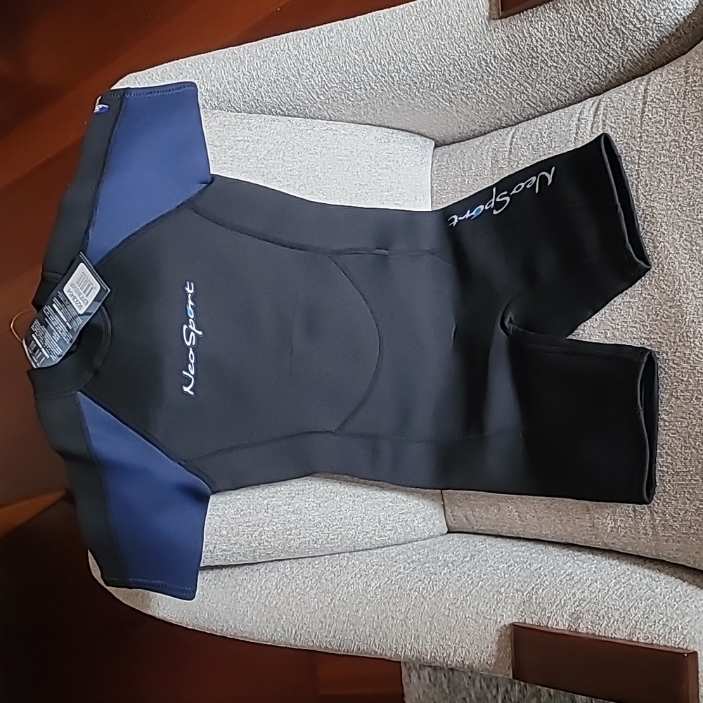 NeoSport 2mm Back Zip Shorty Wetsuit - Kids' size 8